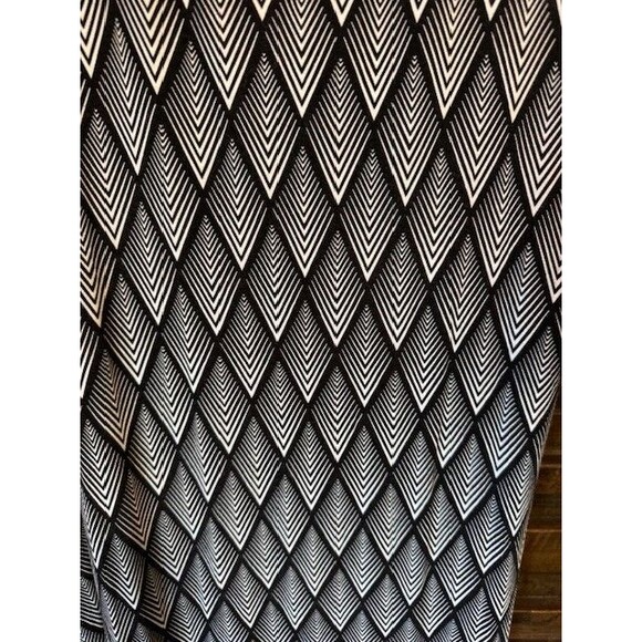 Ladies DESIGN HISTORY LRG Black White Geometric Hem Sleeveless Dress Party EUC - Picture 4 of 11